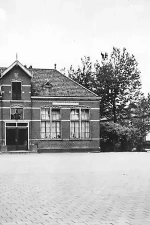 Lekkerkerk 1958 Kon. Wilhelmina school HC2266 Ostatnia szansa