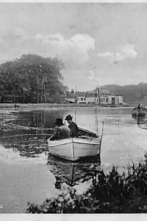 Premium Reeuwijk Bij de Reeuwijk brug - Gouda Vissers in bootjes HC2144