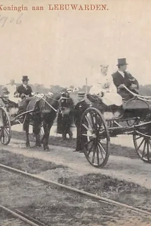 Leeuwarden 1906 Bezoek H.M. de Koningin Paard en wagen Koningshuis Vintage Klederdracht HC1915 Darmowa dostawa