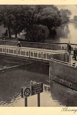 Gouda Kleiwegbrug met Kattensingel en Thalia bioscoop HC1629 Rabat