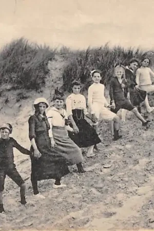 Tani Scheveningen Kinderen in de duinen 's-Gravenhage HC879