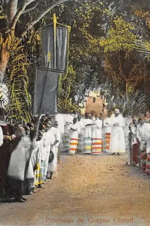 Tani Angola Portuguese Congo 1909 Procissao de Corpus Christi Rapases da Missiao Catholica Congo Rozen van de Katholieke Missie R.K. Cacadores Afrika AfricaHC60249