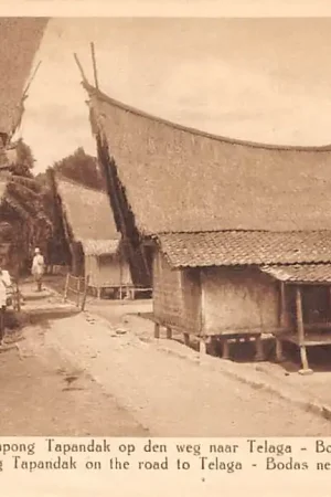 Ostatnia szansa Nederlands-Indië Garoet Kampong Tapandak op den weg naar Telaga Indonesië Indonesia Azië HC54901