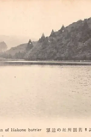 Japan Hakone Honsh\\u016b Distant view of ruin of Hakone barrier Nippon Azië HC54265 Kup teraz