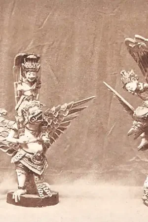 Premium Nederlands-Indië Bali Twee beeldjes Wisnoe op Garoeda Indonesia Indonesië Azië HC32199