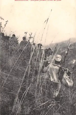 Madagascar Bourjanes porteurs suivant les cretes Afrika HC16570 Oryginalny