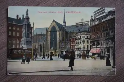 Tani Amsterdam Dam met Nieuwe Kerk