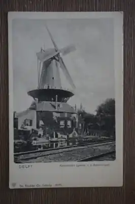 Delft Korenmolen gezien van de Spoorsingel Promocja