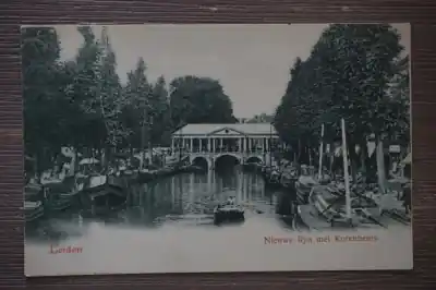 Wyprzedaż Leiden Nieuwe Rijn met Korenbeurs