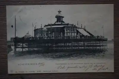 Zwrot pieniędzy Scheveningen Concertgebouw op het Wandelhoofd gezien van de plezierboot