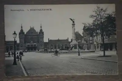 Najlepsza cena 's- Hertogenbosch Stationsplein
