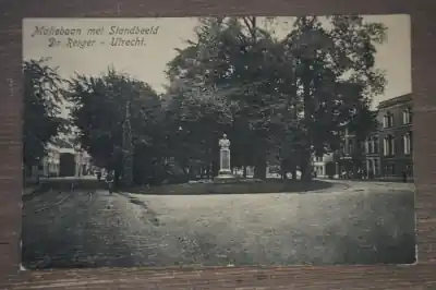 Utrecht Maliebaan met standbeeld Dr Reiger Niska cena